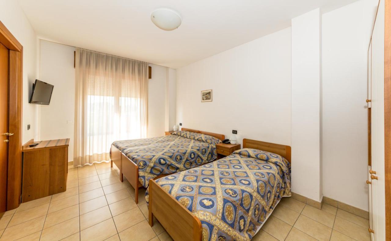 Hotel Alla Rotonda Lido di Jesolo Exterior photo