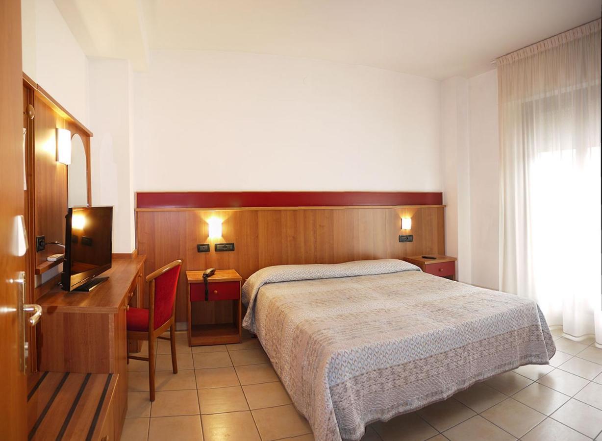 Hotel Alla Rotonda Lido di Jesolo Exterior photo
